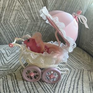Vintage 1985 My little Pony and Buggy.